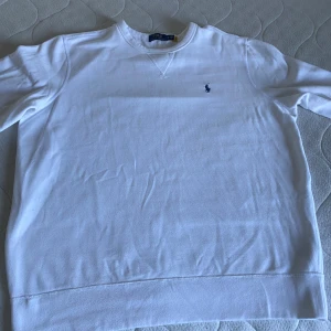Polo Ralph Lauren Sweatshirt - Nästan helt ny Polo Tröja som används Max 2-3 gånger. I perfekt skick.