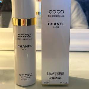 Fräsch body mist ifrån Chanel.com. Endast testad men inte något som kommit till användning o försöker därför sälja den🫶🏼 alla kartonger som jag fick den i medföljer (se bilderna)🩷 nypris, ca 600