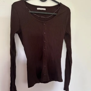 Superfin brun tröja - Jätteskön och fin