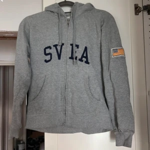 Zip-hoodie - Säljer denna jätte fina hoodien då jag inte använder den längre 