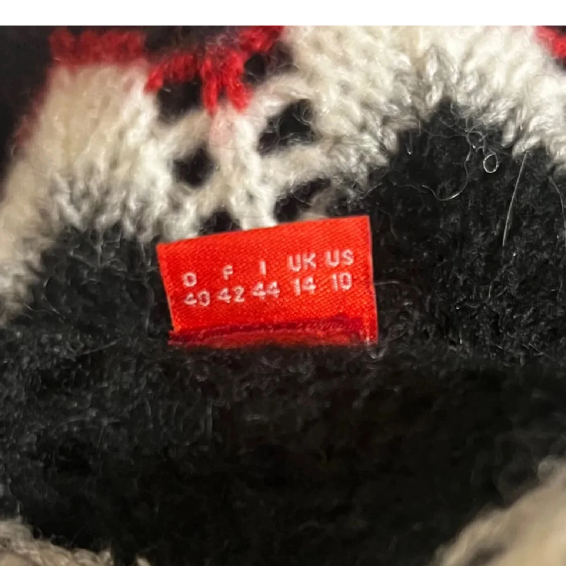 Stickad mönstrad tröja - 1