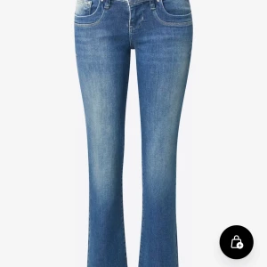 LTB jeans  - Ett par nya LTB jeans i blå och modellen valerie. Dom ör nästan helt nya dom är använda typ 5 gånger. Säljer pågrund av för stora.