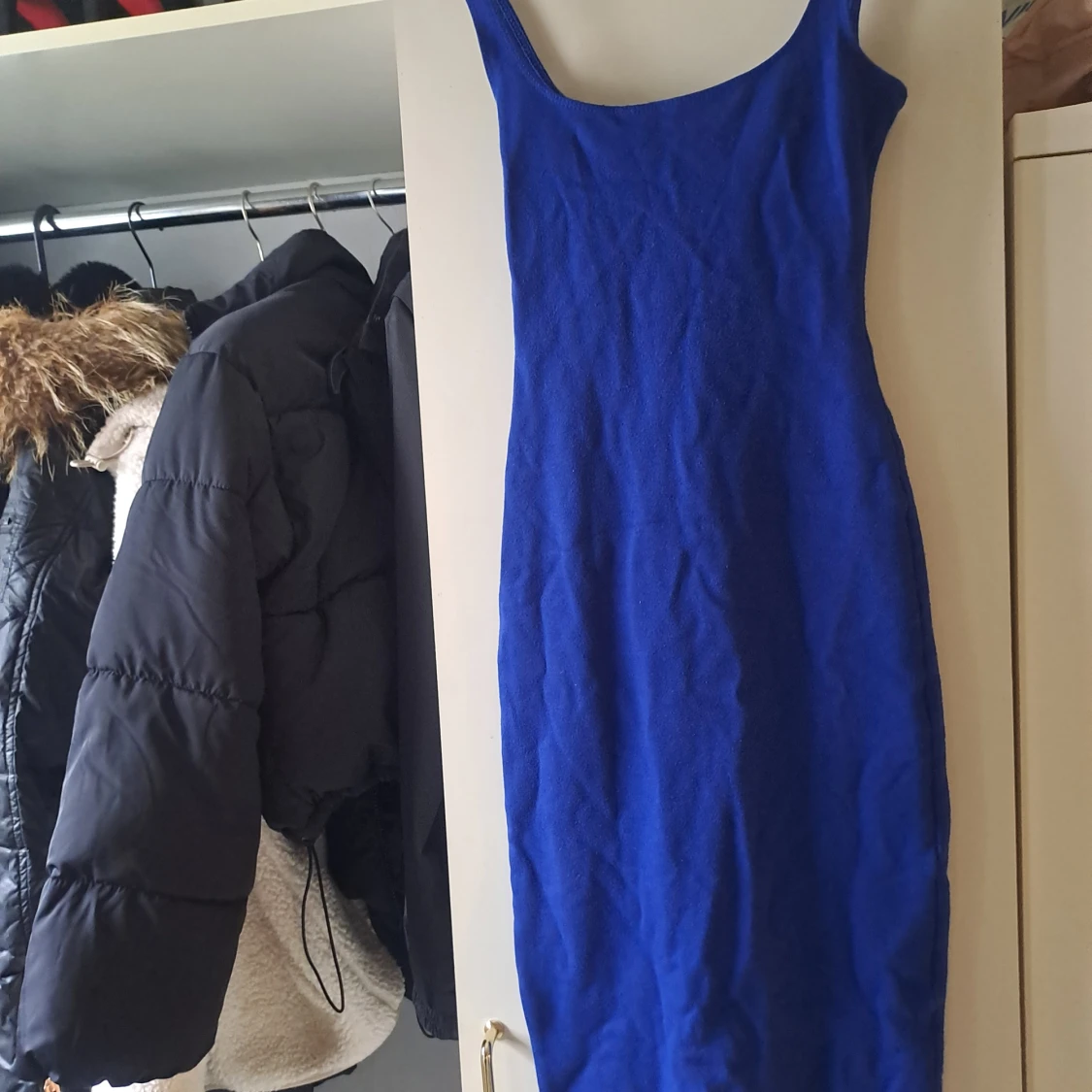 Blå figursydd klänning