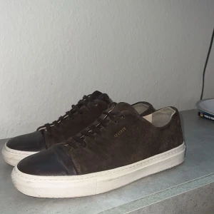 Axel Arigto skor  - Ett par fina bruna arigato skor,Hör av er 