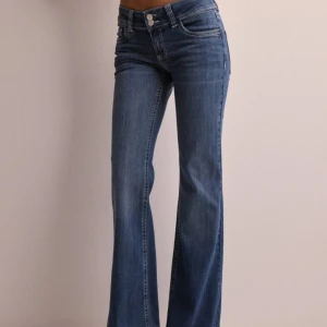 Lågmidjade jeans - Säljer dessa populära jeans från Nelly i storlek 34. Slutsålda på hemsidan! Endast använda en gång