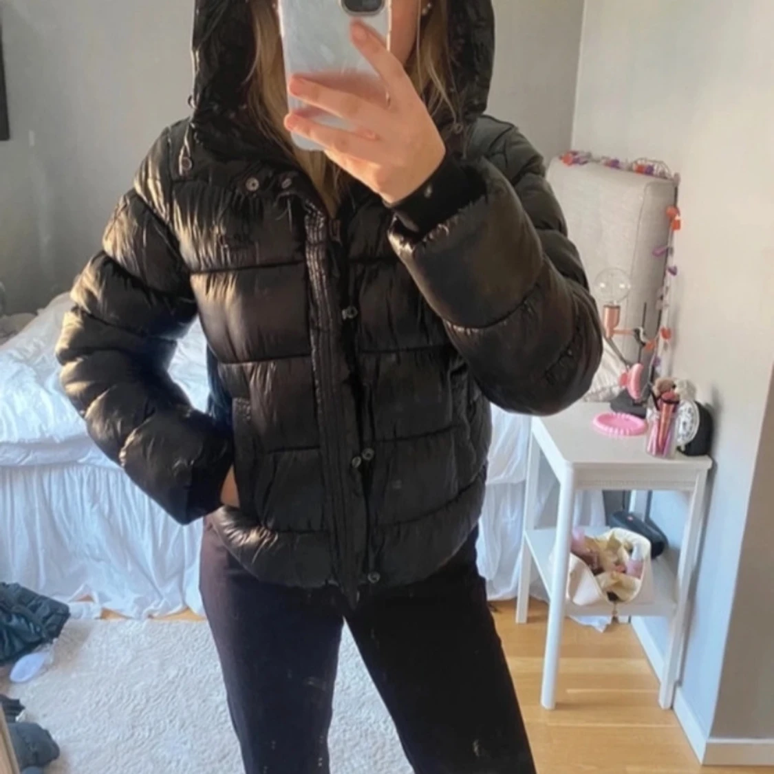 Svart pufferjacka med huva - 92