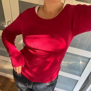 Långärmad tröja Twilfit - Långärmad tröja från Twilfit i fin färg!  Storlekslapp borttagen men uppskattar till en M. 