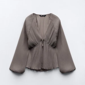 Zara blus - Säljer då den inte kommer till användning, den säljs inte längre🩷🩷