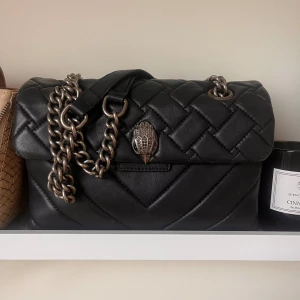 Kurt Geirger Väska  - Väskan är i bra skick men har lite tecken på användning💞