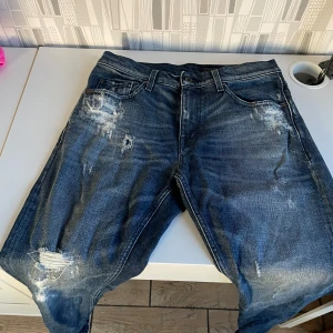 Tiger Jeans  - Tjena, säljer mina tiger Jeans i den trendiga modellen pistolero. Passformen är slim fit. Jeansen är knappt använda, cond 8/10. Nypris: 1799kr, hör av er vid minsta intresse//Anton
