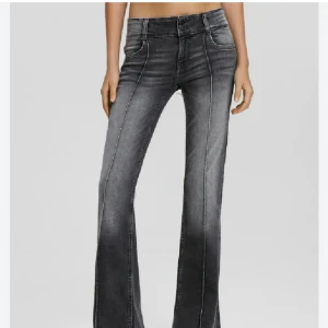 bershka jeans - jeans från bershka som jag har sytt lågmidjade, därför är de också mindre i låren och blir som en mindre storlek, skriv för egna bilder❤️