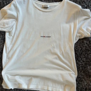 Saint Laurent T-shirt  - Bra skick. Strl S