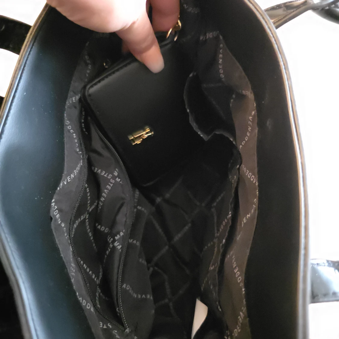 Svart handväska från Steve Madden - 4