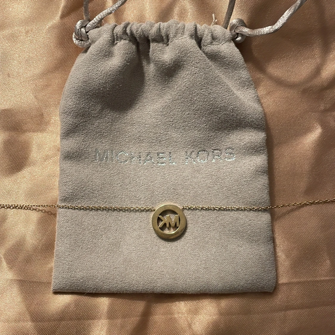 Guldhalsband från Michael Kors - 1