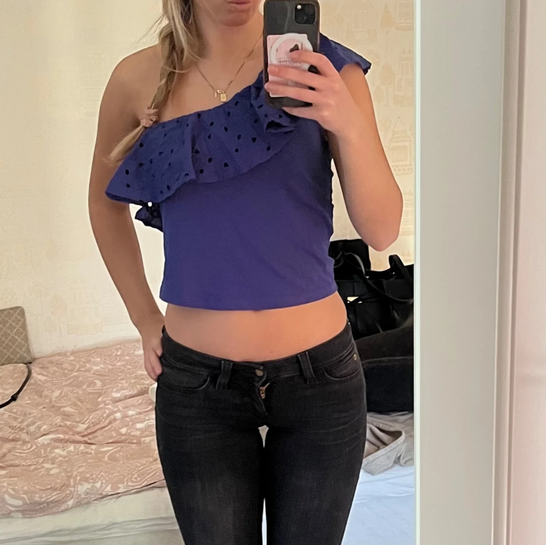 Blå oneshoulder topp