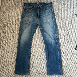 vintage bape jeans - snygga vintage jeans från bape. köpta på ettresex i stockholm för 2,5 år sedan för 2500. lite slitningar pga användning, bland annat i grenen men de går enkelt att fixa. passar mig som har 32/32.