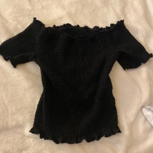 Svart topp/tröja - Vet inte exakt vart den är ifrån men skulle gissa på veromoda, aldrig använt