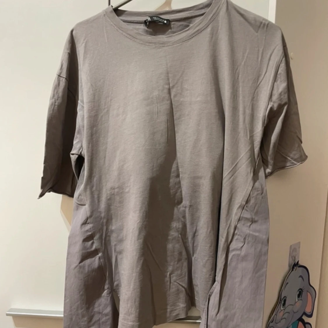 T-shirt med knytning bak - 1