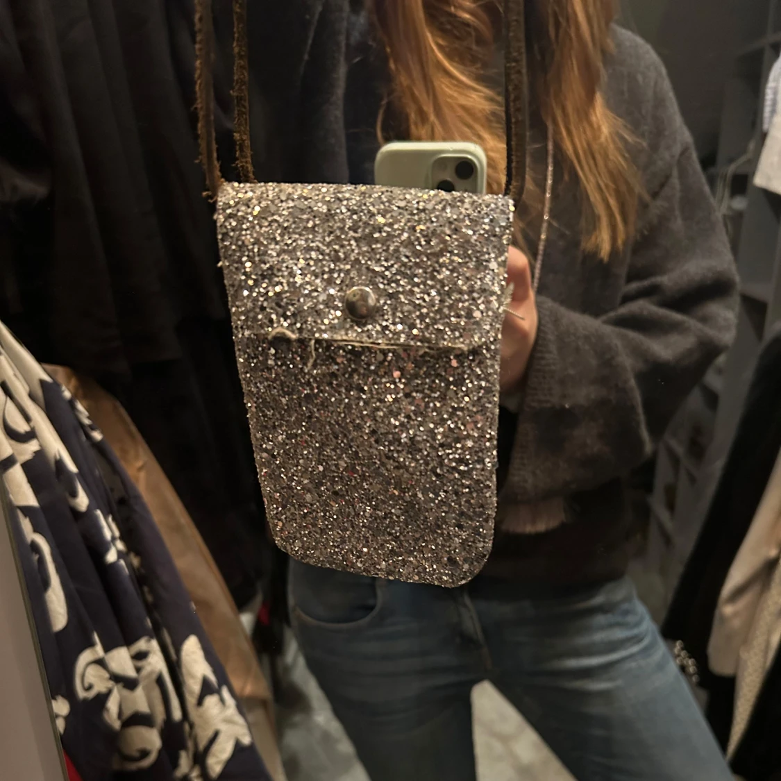 Glittrig axelväska - 1