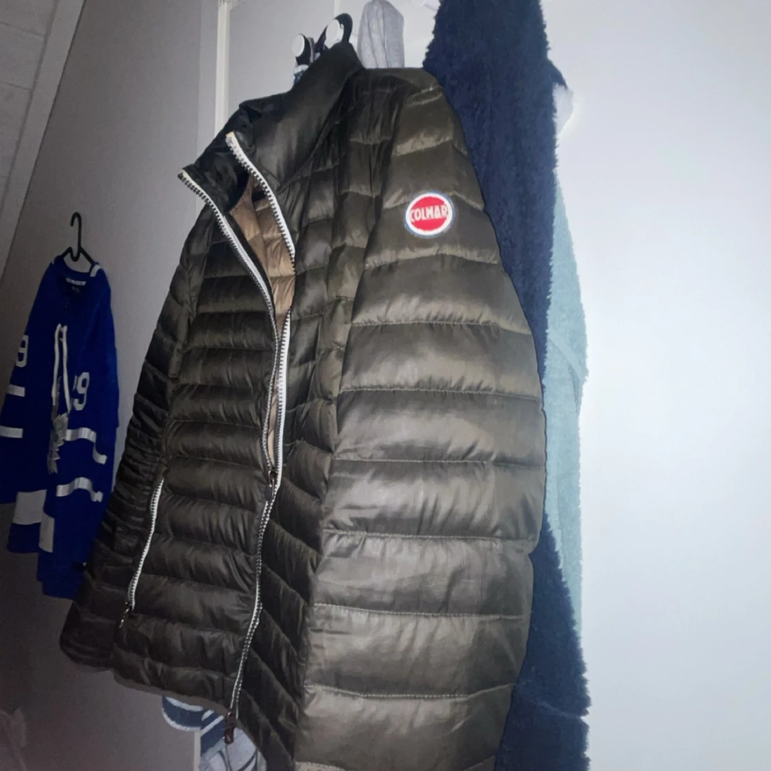 Olivgrön pufferjacka från Colmar