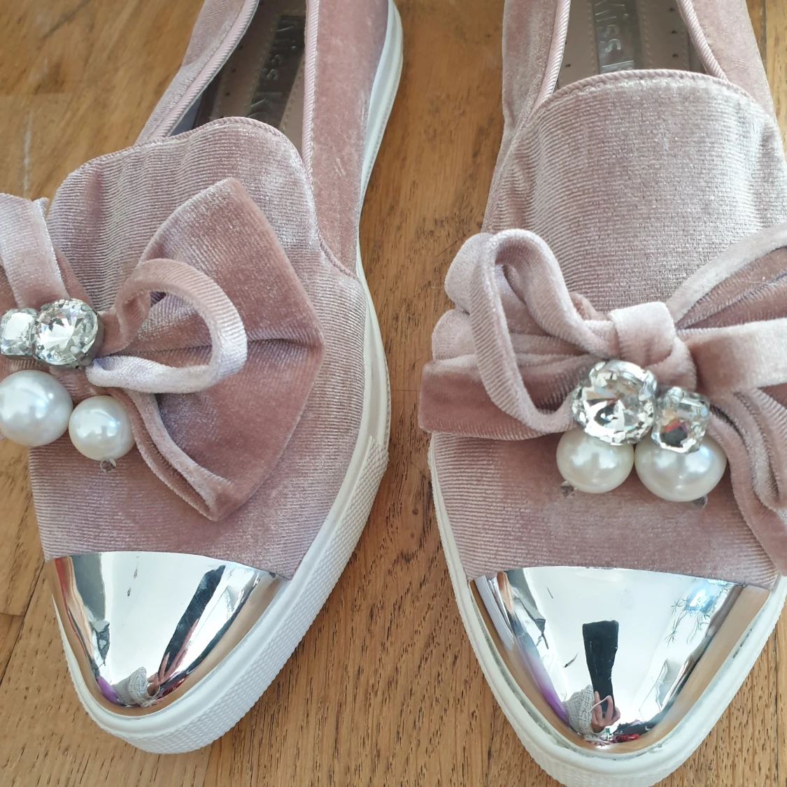 Rosa loafers med pärldetaljer - 4