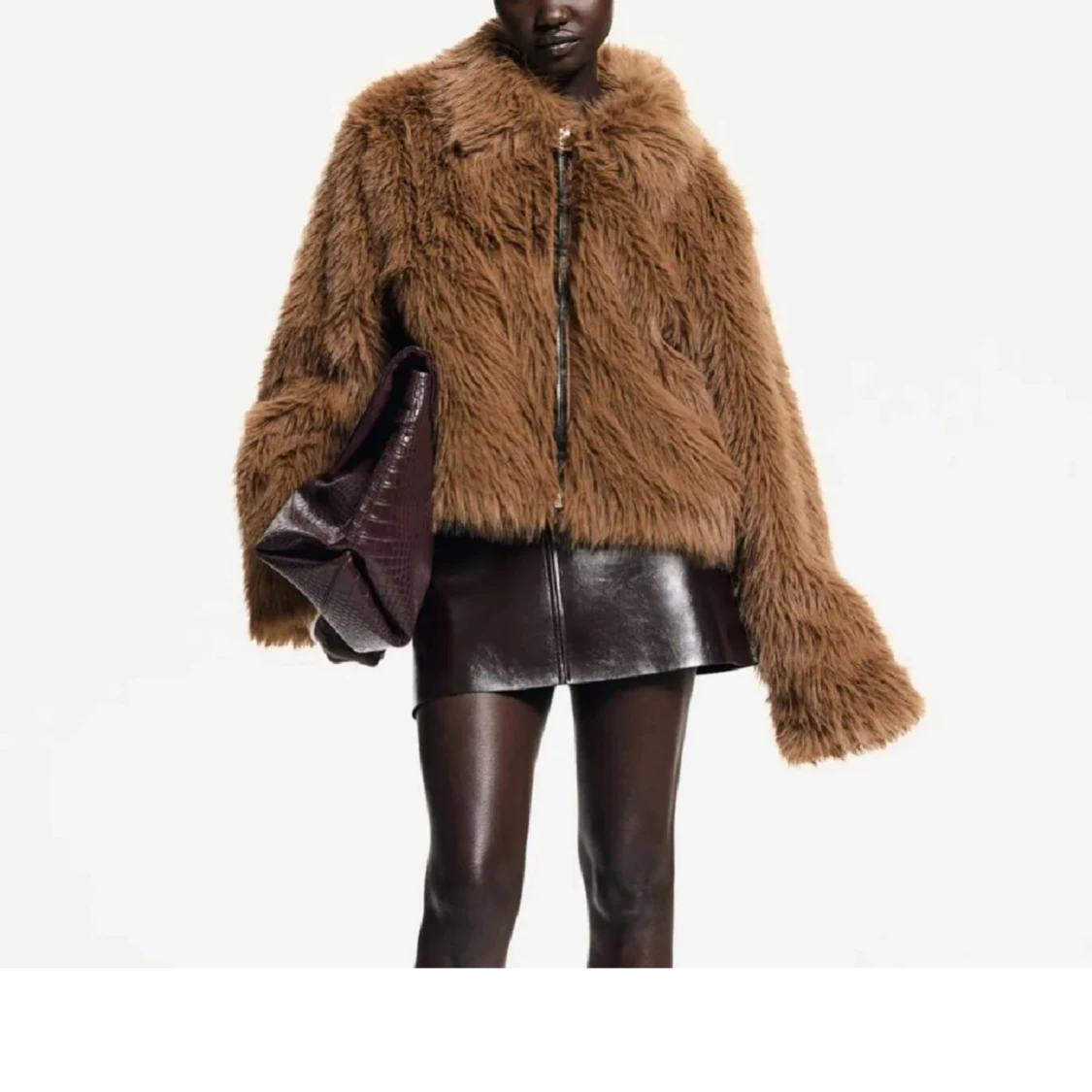 Brun pälsjacka med dragkedja