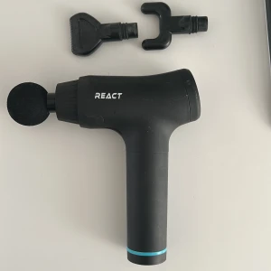 React massage Pistol - Riktigt nice massage pistol från React. Knappast använd. Har ingen laddare till den men kommer med flera skaft 