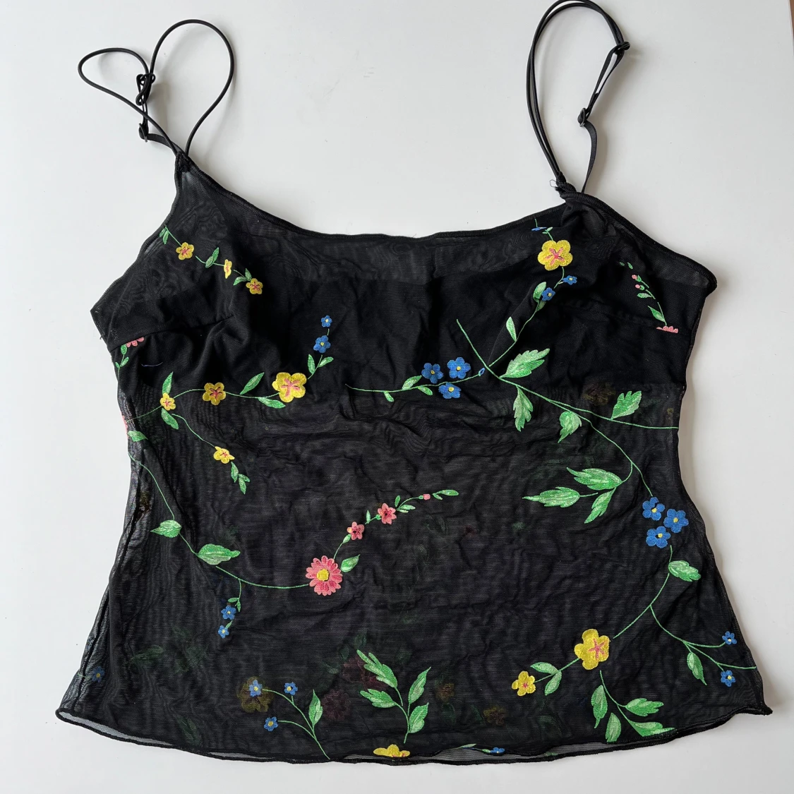 Svart blommig linnetopp