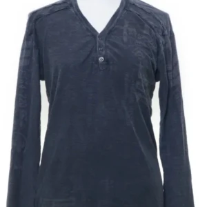 Mörkblå långärmad tröja från Affliction - Säljer en mörkblå långärmad tröja från Affliction med  knappar med affliction märket framtill. Tröjan har ett subtilt mönster och textdetaljer. Men man ser fof trycket. Den är bra storlek som passar alla mellan xs-m o större säkert