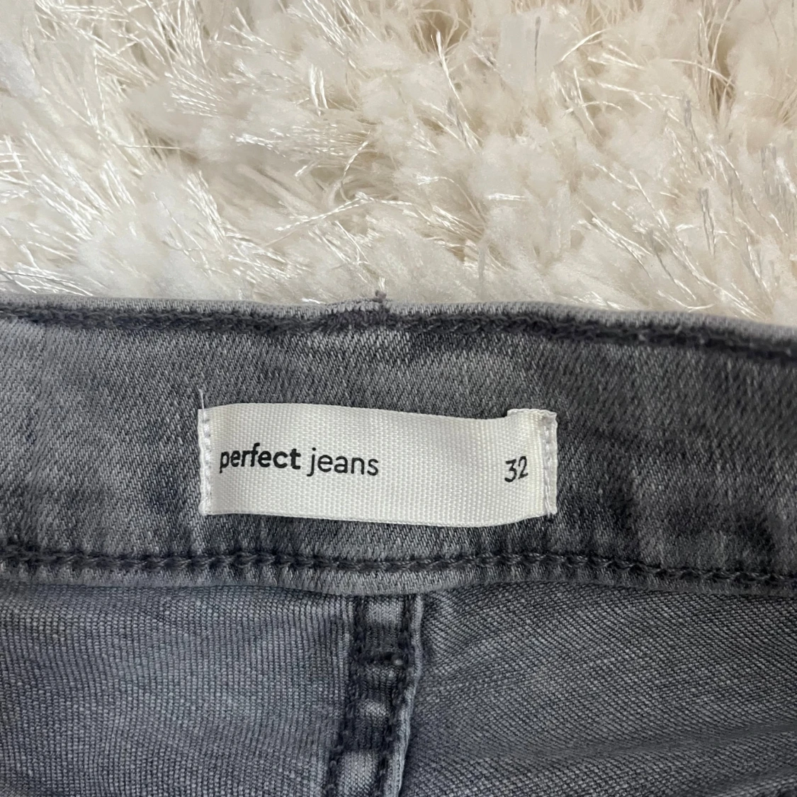 Grå jeans från Gina Tricot  - 2