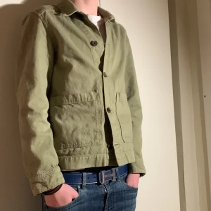 J.Lindeberg overshirt - Säljer en stilren J.Lindeberg overshirt. Storlek S i mycket bra skick. Skickar helst med PostNord. 