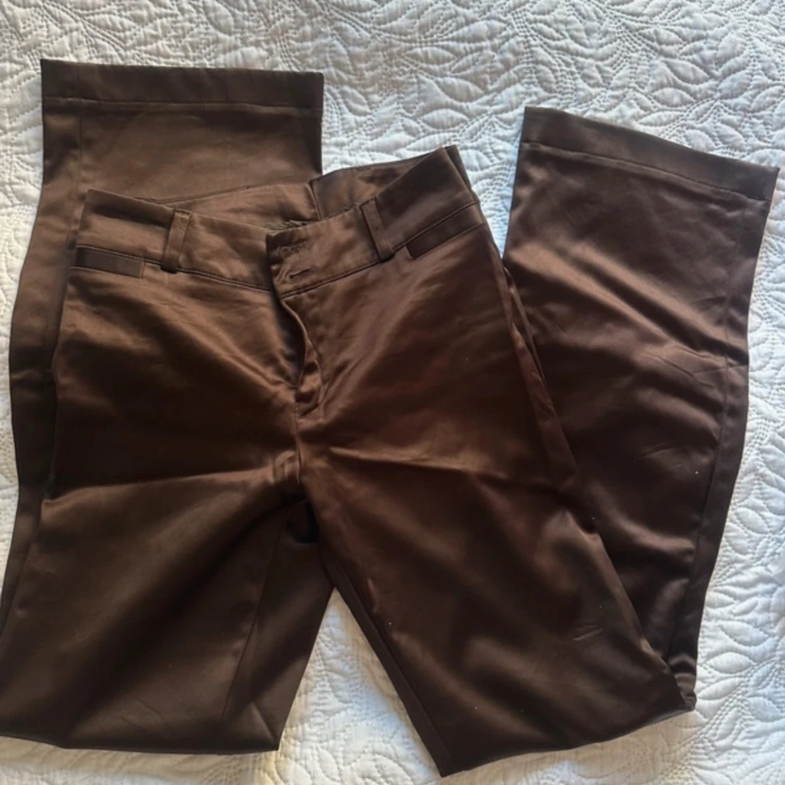 Bruna satin byxor med bootcut - 3