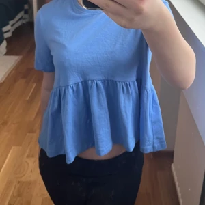 Volang topp  - Jätte gullig volang topp, storlek XS-S. Använd en gång, skriv om fler bilder 💕