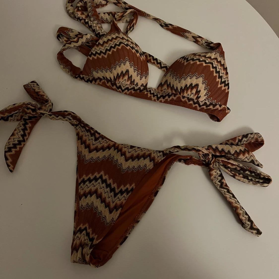 Mönstrad bikini med knytband - 1