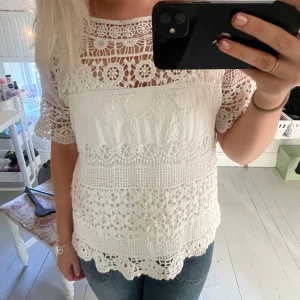 Vit spetströja - 💓🌸