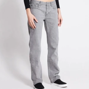 Low waist jeans - Säljer dessa från lager 157. Osäker på storleken men skulle säga xs!🩷