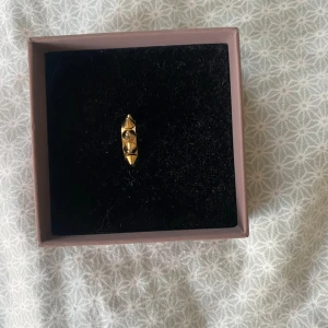 Edblad örhänge - Säljer ETT Edblad örhänge då jag tyvärr har tappat mitt andra och de därför inte kommer till användning💞 Fint skick!