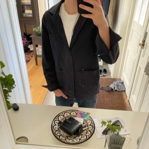 Filippa K Overshirt - Passar med hoodies, skjortor , tshirts o annat nice. Strlk M, passar 180cm ish