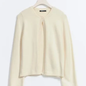 Mysig höst cardigan - Jättemysig cardigan ifrån Gina🤍 knappt använd<3 (slutsåld online )