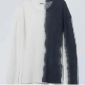 Trendig Weekday tröja!! - Säljer denna assnygga tröja från weekday! Endast använd ca2 gånger. 