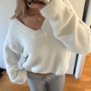 Mysig stickadtröja  - Mysig tröja, storlek S🫧🤍