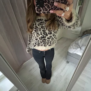 stickad leopardtröja - stickad leopardtröja, storlek s, jättebra skick!