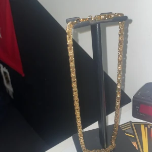 Guld kjeda  - Guld kjeda riktigt fin dene 55cm lång (Inte äkta) guld plantad