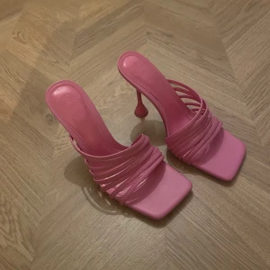 Klackskor zara - Klackskor från zara. Aldrig använda. Endast testade