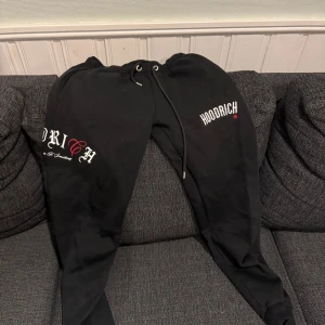 Hoodrich - Storlek xs, använt 10 gånger Säljer mina Hoodrich byxor, pga av att jag har bytt stil. Knappt använda 