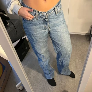 Low waist baggy jeans - Low waist baggy jeans från weekday💗 Ny skick