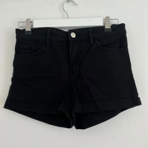 Shorts - Ett par svarta shorts från HM i bra skick. 