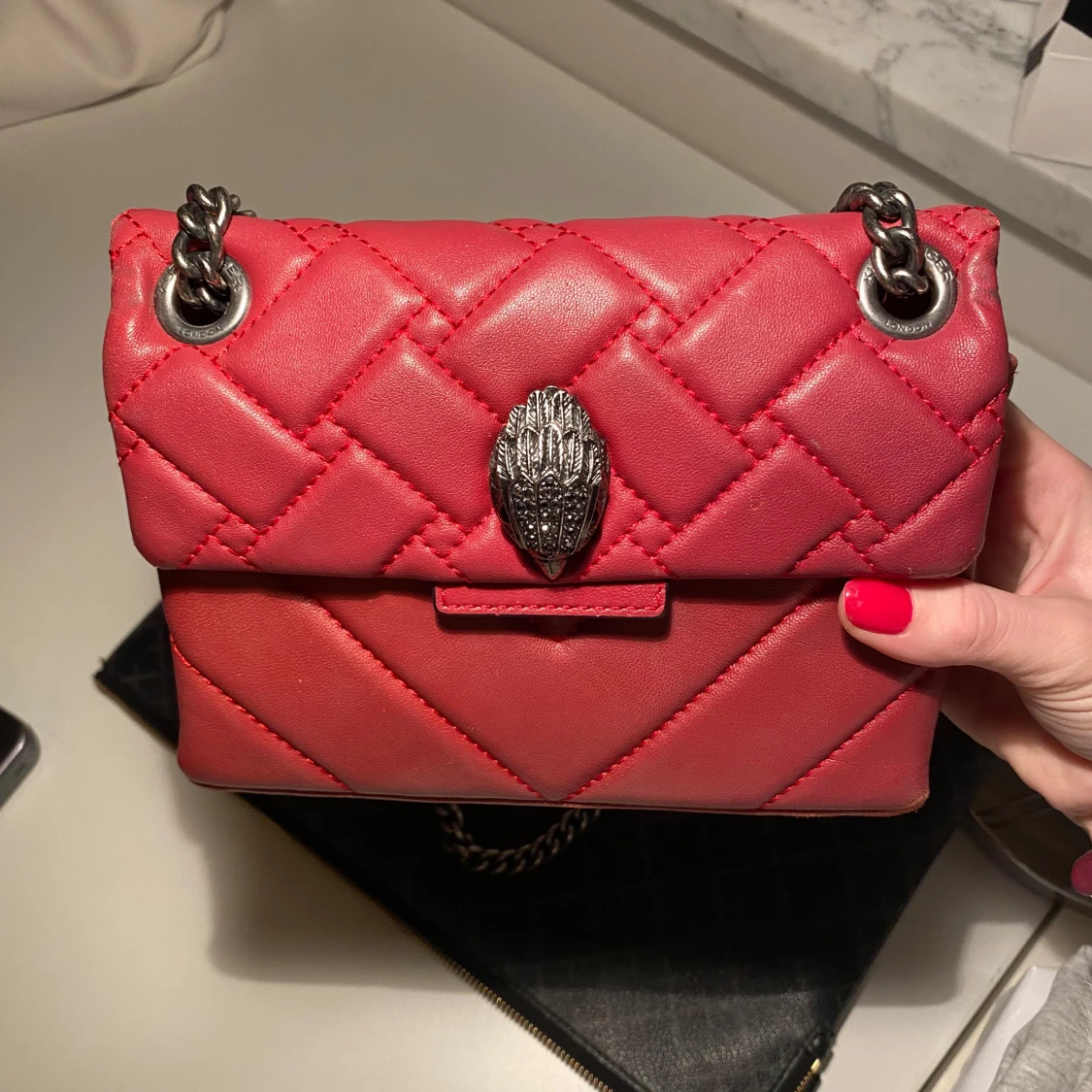 Röd quiltad axelväska från Kurt Geiger - 90