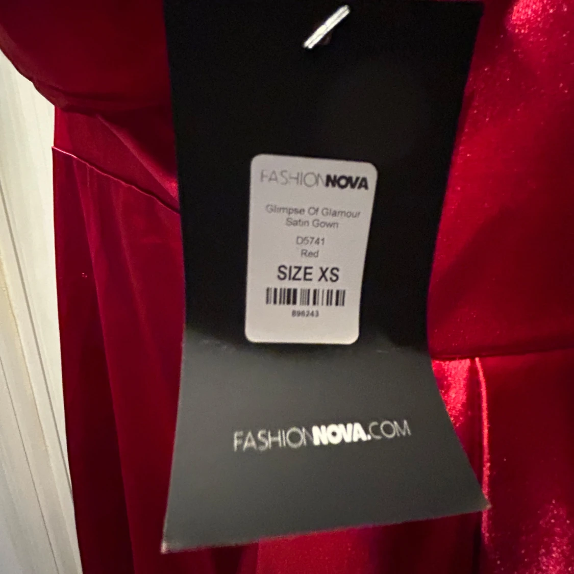 Röd axelbandslös långklänning från Fashion Nova - 91