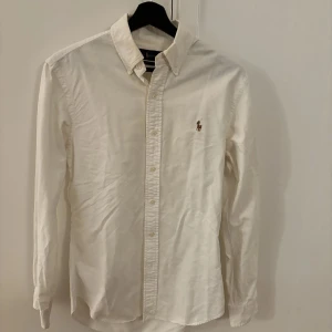Polo Ralph lauren skjorta - Säljer min skjorta från Ralph lauren. Regular fit. Nypris 1500kr
